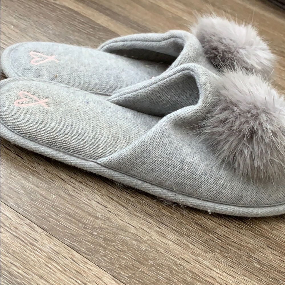 NWOT Victoria’s Secret, Gray Slippers - Picture 4 of 4